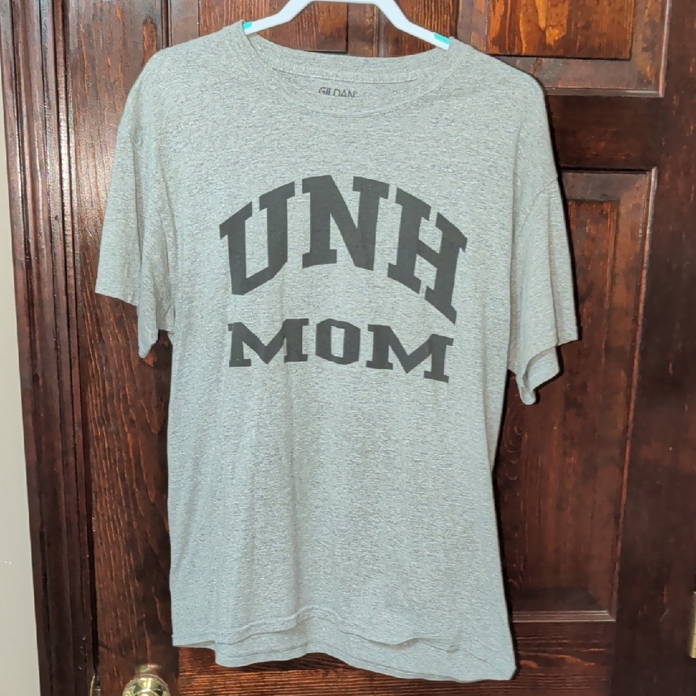 Gildan Gray UNH Mom T-Shirt